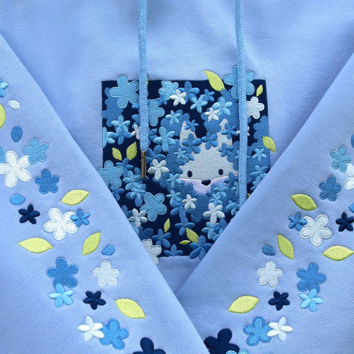 kamiaristudio's tweet photo. Forget-Me-Fox hoodie and zip-ups are available on Kickstarter 🩵🦋 https://t.co/vdYpMVMlnZ