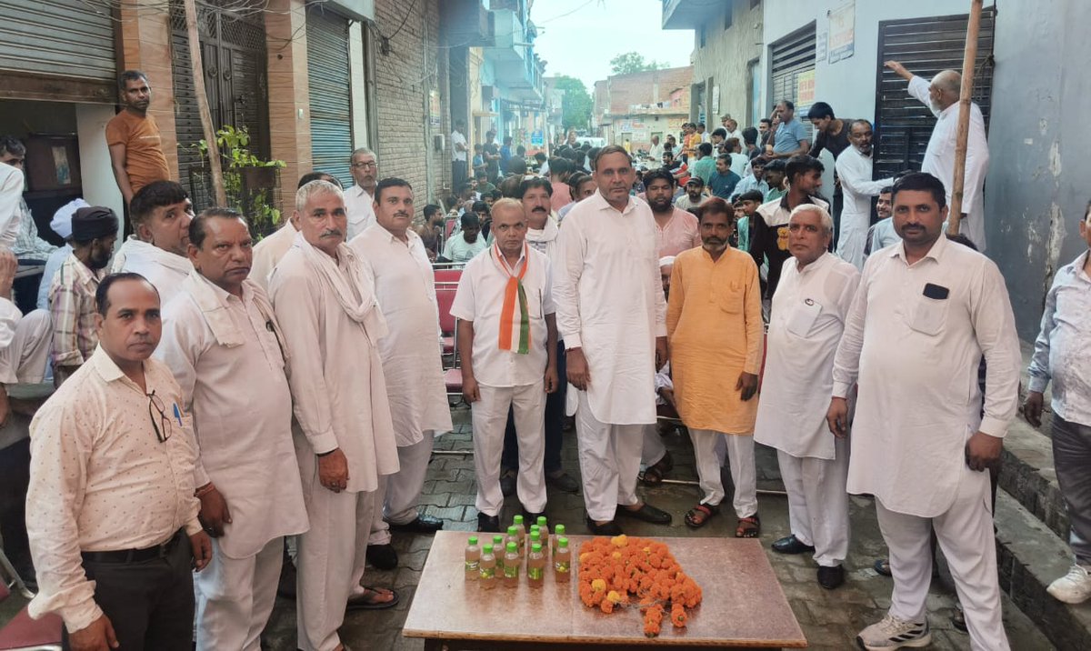 MahipalSubedar's tweet photo. #कांग्रेस पार्टी व चौधरी भूपेंद्र सिंह हुड्डा के दिशा निर्देश से चलाए जा रहे अभियान हरियाणा मांगे हिसाब के तहत बाबेल रोड स्थित जगदीश नगर में सभा का आयोजन किया गया।
सभा को सफल बनाने व बाइकों से और फूल मालाओं से स्वागत करने पर सभी कॉलोनी वासियों का दिल से कोटि-कोटि धन्यवाद।🙏🙏 https://t.co/b8uUry2n5K