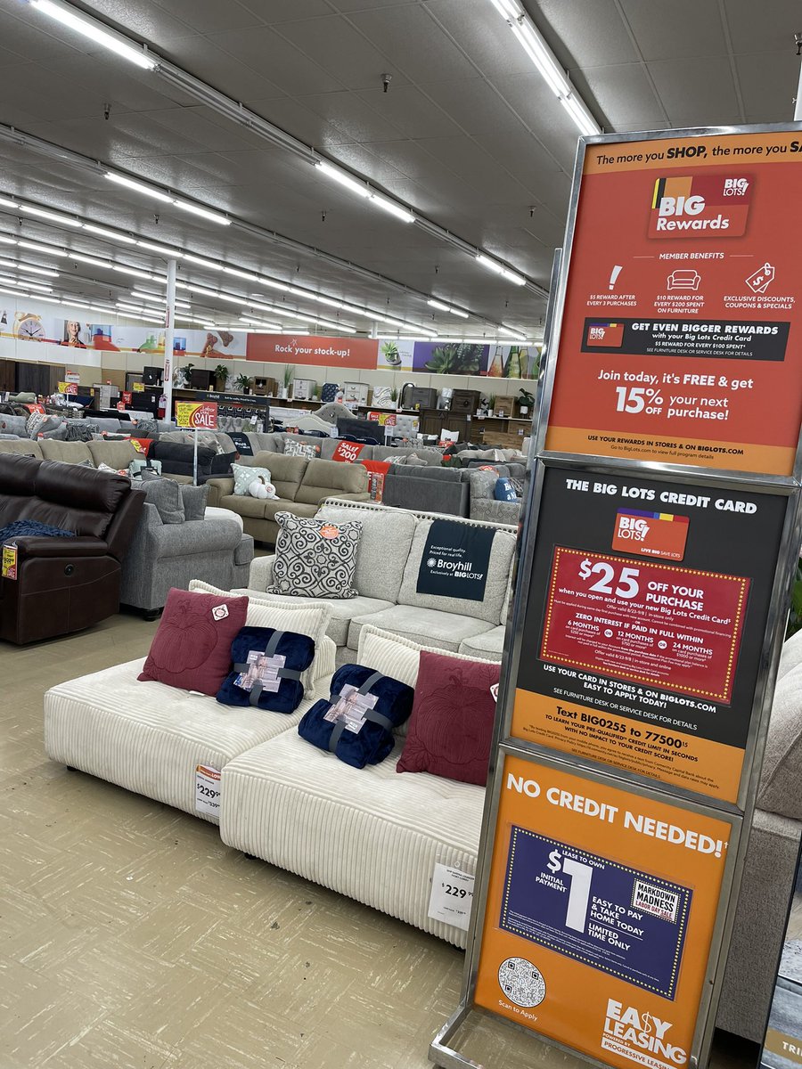 amberashcraft1's tweet photo. Labor Day sales have started early at Big Lots 🤪 $1 down with Easy Leasing &amp; 24 month payment options with our credit card when you spend over $1000! Plenty of $$$ off sectionals, sofas, recliners, dining sets + MORE! https://t.co/ypiSguzd2l