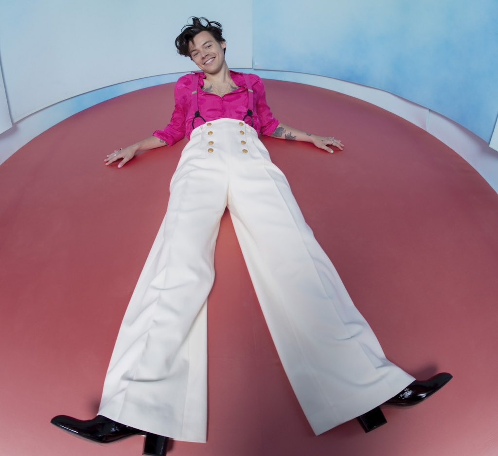 PopCrave's tweet photo. “Cherry” by Harry Styles has been certified Gold in the UK. https://t.co/BxPii3ZDuB