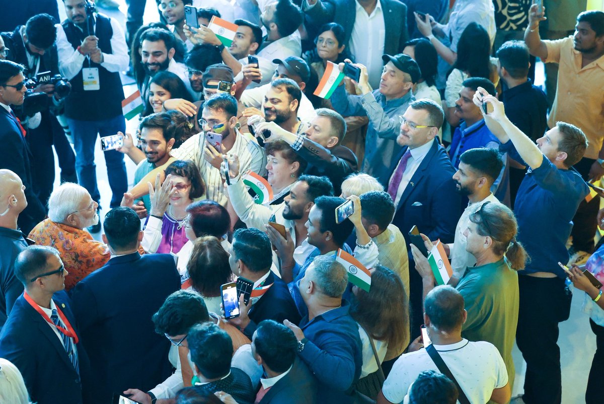 Prime Minister Shri <a href="/narendramodi/">Narendra Modi</a> arrived in Kyiv to a warm and enthusiastic welcome from the Indian community. 🇮🇳🇺🇦