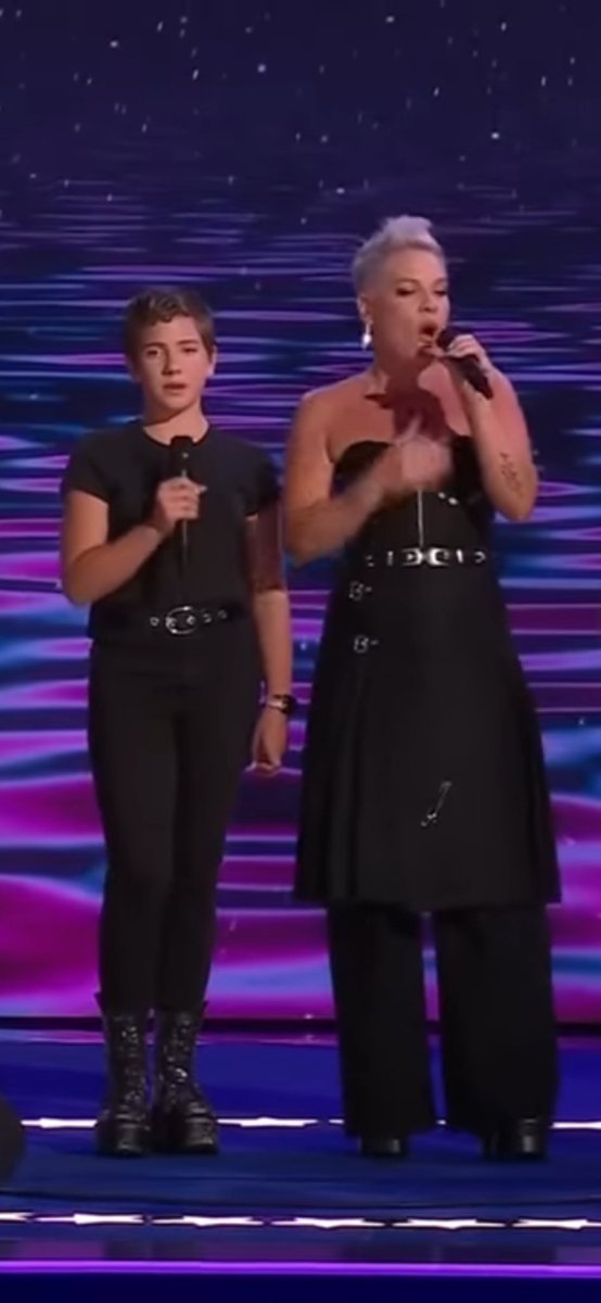 st_toft's tweet photo. @Pink wow wow WOW, #Willow is a future #Superstar in the making. This was a simply stunning performance at the #DNC2024CHICAGO I’m blown away ❤️ #pink #WhatAboutUs #ChicagoConvention #GRAMMYs https://t.co/vkl2ziQIcQ