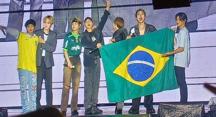 starsghwa's tweet photo. BORA IR NO BARULHO? SIM? 
QUEM TOPA COLOCAR O ALFABETO INTEIRO AQUI + TAGS? 

EU COMEÇO

A 

BRAZIL DEMAND KQ RESPECT
#KQRespectLatam @kqent https://t.co/Tgok0ohszR