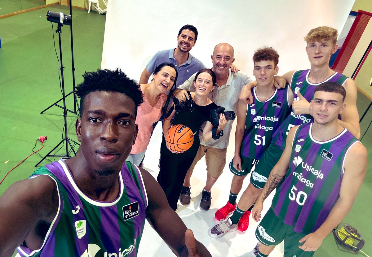 Una nueva y agotadora sesión fotográfica de temporada con <a href="/unicajaCB/">UnicajaCB</a>, pero cuando trabajas con los mejores, apenas se nota.