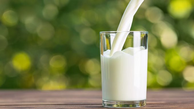 airnewsalerts's tweet photo. 💠The Food Safety and Standards Authority of India (#FSSAI) asks Food Business Operators (#FBOs) and e-commerce FBOs to remove all claims regarding A1 and A2 types of milk and milk products from all packaging.
💠FSSAI's instructions came after it found that several FBOs were selling milk and milk products such as ghee, butter, and curd under the A1 and A2 classifications using FSSAI license numbers.