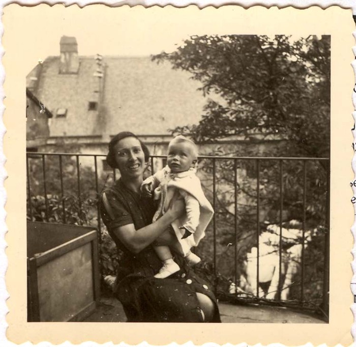 23 August 1941 | A Czech Jewish boy, Eduard Beck, was born in Olomouc. 

He was deported to #Auschwitz from #Theresienstadt Ghetto with his mother Blanka on 15 May 1944. They were registered in the so-called "Theresienstadt family camp" in Birkenau. They did not survive.