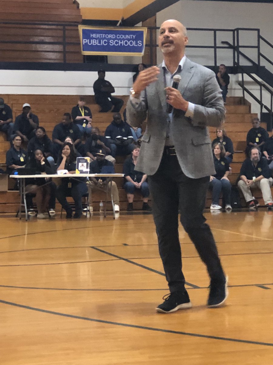 GlasherRobinson's tweet photo. Create your “to BE list” vs a “to DO list”! What is your personal framework? 💙💛🐻 @casas_jimmy #WeAreBears #HCPSConvocation https://t.co/kk0yHRfldo