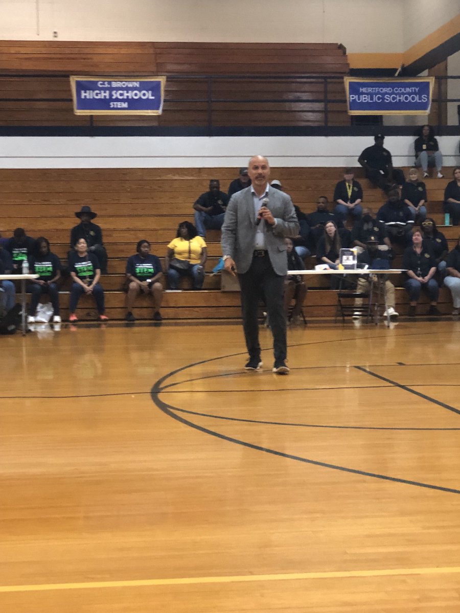 GlasherRobinson's tweet photo. Create your “to BE list” vs a “to DO list”! What is your personal framework? 💙💛🐻 @casas_jimmy #WeAreBears #HCPSConvocation https://t.co/kk0yHRfldo