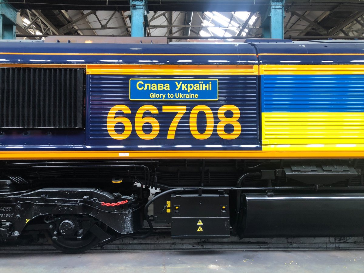 GBRailfreight's tweet photo. On Ukrainian Independence Day, GB Railfreight stands with railway workers on the front line. We’ve donated to the @RailPartners @GlobalUARailTF #KitForKyiv campaign delivering protective equipment to @Ukrzaliznytsia’s Iron People: https://t.co/bmg5ApYny5 https://t.co/U2T6d1LVeV