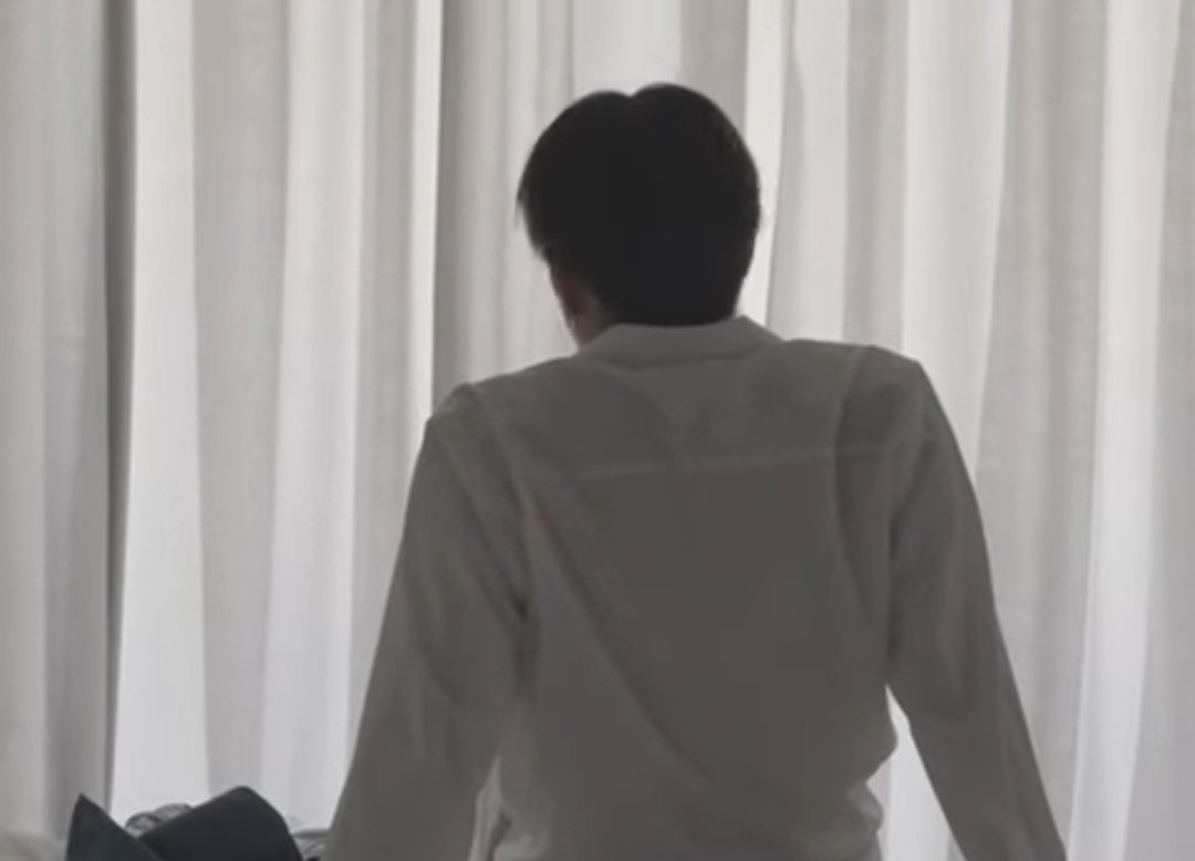 Kindinzin's tweet photo. Aqui reclamando e xingando a empresa pro HongJoong aparecer com uma composição inédita DELE e fazer meu coração derreter com o Clip sfdddd https://t.co/em94T0hLhO