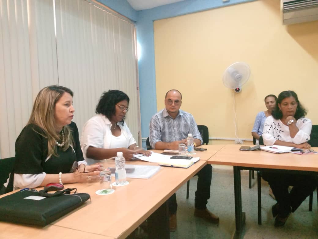 Roilancu1's tweet photo. Desde horas tempranas de la mañana compartimos importante sesión de trabajo en #LaHabanaDeTodos con la Ministra de Educación Naima Ariatne Naima Ariatne Trujillo Barreto.
El cambio de paradigma en los métodos es esencial. #SíSePuede.
#EducarEsAmar
#LaHabanaViveEnMí https://t.co/XkZHpaTTN5