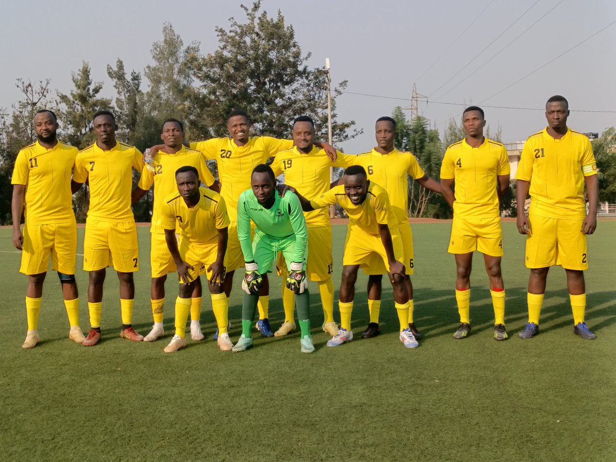 NyilijaboMartin's tweet image. Half-time irangiye @statisticsRW  iyoboye n&apos;ibitego 3 💪kuri 0 ya @RDBrwanda 

#NISR yambaye  🟨
#RDB yambaye 🟦
#ARPST_CHAMPIONSHIP 24-25