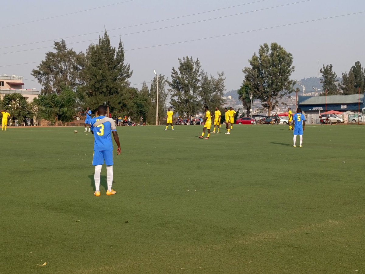 NyilijaboMartin's tweet image. Half-time irangiye @statisticsRW  iyoboye n&apos;ibitego 3 💪kuri 0 ya @RDBrwanda 

#NISR yambaye  🟨
#RDB yambaye 🟦
#ARPST_CHAMPIONSHIP 24-25