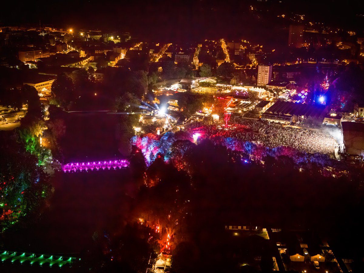 Le Cabaret Vert s’envole : Vu d’en haut, c’est juste WOW 😱

Merci à <a href="/pixel4d/">PIXEL 4D</a> pour cette petite virée dans les airs !

#CV24 #cabaretvert