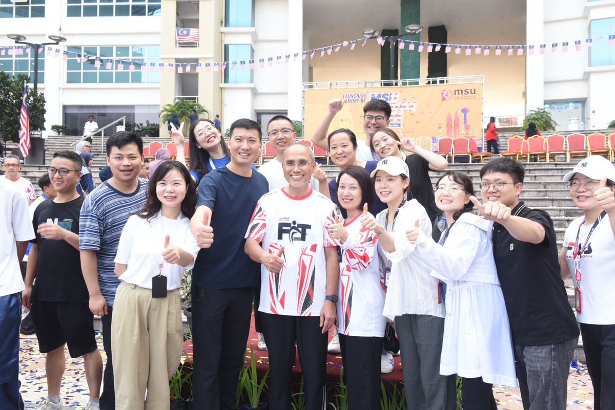 MohdShukriYajid's tweet photo. A wonderful sight to see diverse #MSUrians coming together at the launching of #MSUmyday2024. Cultural competency exceeds familiarisation as it nurtures us to be respectful and appreciative. Let's aim high within our unity for #MSUjiwamerdeka at @MSUMalaysia @msumcmalaysia https://t.co/tQurvZ0Yuu