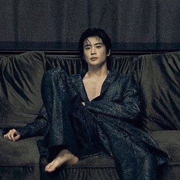 อายุ 23                                                              อายุ 27