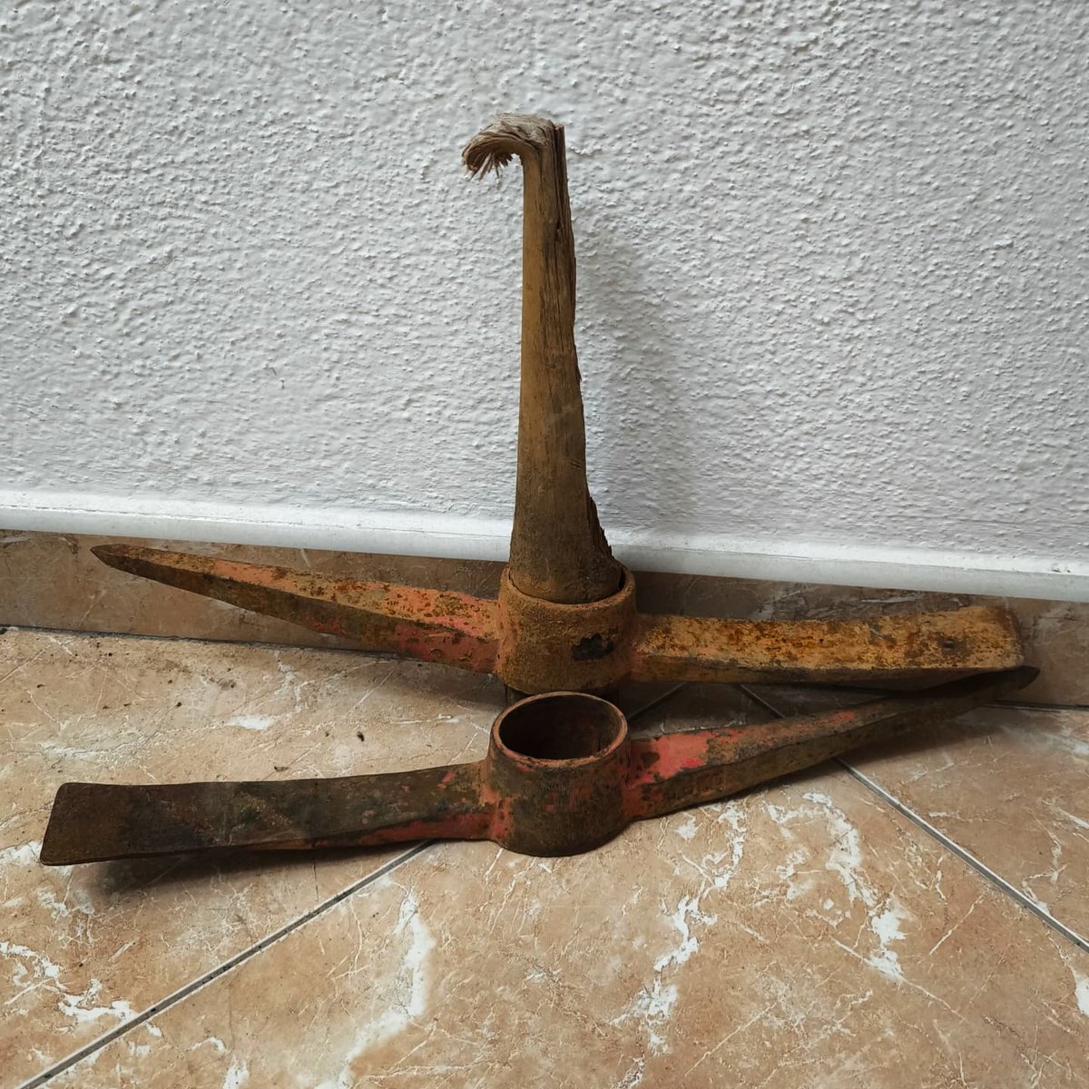 After 5 weeks of this year's campaign and hard work on the field things just happen...😅😂💪

#korca #neolithic #project #albania #international #excavation #hardwork #funny #brokentools