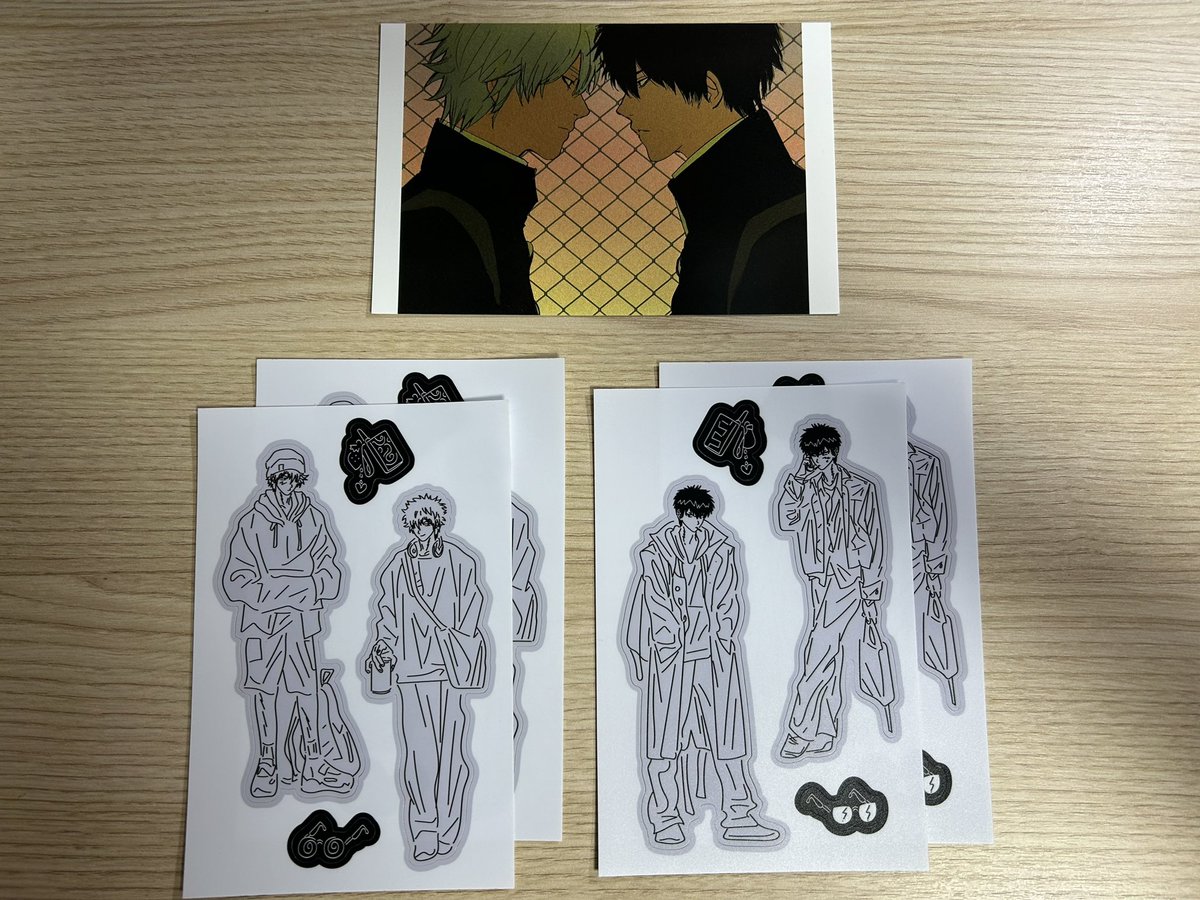 abcdefucCh's tweet photo. 긴히지 긴토키 히지카타 프박&amp;스티커 일괄양도합니다. 가격은 기억나지 않아서 운포 5000원에 판매합니다! https://t.co/vTFz6ufDDT