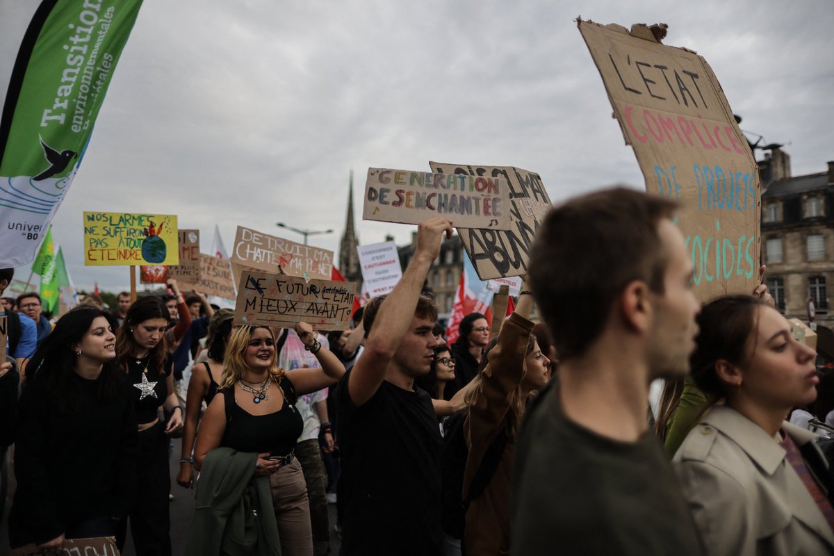 Questions du soir (@questionsdusoir) on Twitter photo (RÉ)ÉCOUTE
Qu'est-ce qu'une bonne politique pour la jeunesse ?
<a href="/MatteoCaranta/">Matteo Caranta</a> a reçu <a href="/cecile_vdv/">Cécile Van de Velde</a> sociologue, Laurent Besse historien et <a href="/alirabeh/">Ali Rabeh</a> maire de Trappes.
A retrouver dès maintenant ici : radiofrance.fr/franceculture/… (RÉ)ÉCOUTE
Qu'est-ce qu'une bonne politique pour la jeunesse ?
<a href="/MatteoCaranta/">Matteo Caranta</a> a reçu <a href="/cecile_vdv/">Cécile Van de Velde</a> sociologue, Laurent Besse historien et <a href="/alirabeh/">Ali Rabeh</a> maire de Trappes.
A retrouver dès maintenant ici : radiofrance.fr/franceculture/…