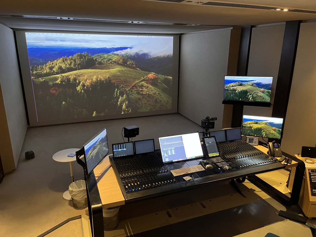 GCStudio_'s tweet image. Introducing the new Studio 5 at Grand Central. featuring a 32 fader Avid S6 on a rise and fall desk @AKAdesignuk @Avid @hhbcomms #soundfromsoho #audiopostproduction #busybees 🐝 #thirstywork🍻