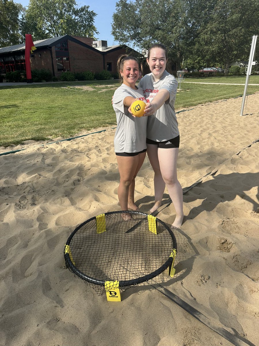Blackburnvb_'s tweet photo. Last beach practice for preseason! We conditioned and played spike ball. Our spike ball winners were Senior Jess Muckensturm and Sophomore Kenadee Frey! 🤩🦫
#BuildingtheDam #TailsUP https://t.co/xNBh93xhAE