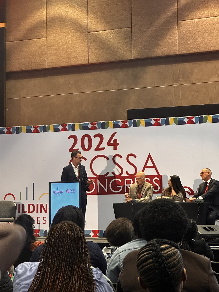 Xavier Monet, Shiela Myatra and Manu Malbrain discuss fluid resuscitation.
 
- check windows of perfusion 
- look at DAP, pulse pressure .
-assess fluid responsiveness
And???
Normal saline🫡vs balanced crystalloid🙃