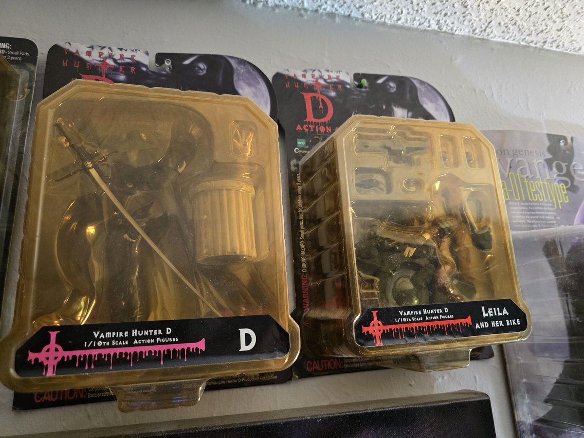 EvilButterfly8's tweet photo. @sympxony I want that so bad! I have the Vampire Hunter D and Leila figures, the poor boxes are yellowed with age 😭 https://t.co/y17DGiM6qX