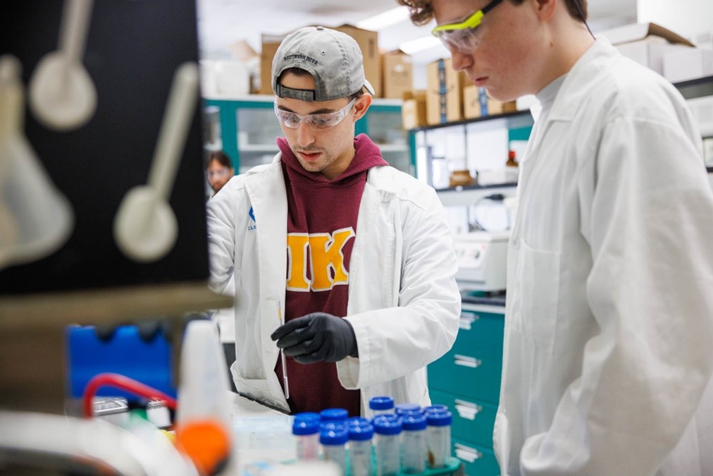 Ready to make your mark as a Golden Eagle? Apply for fall 2025 freshman admission! (link in bio) #ChooseUSM #SMTTT