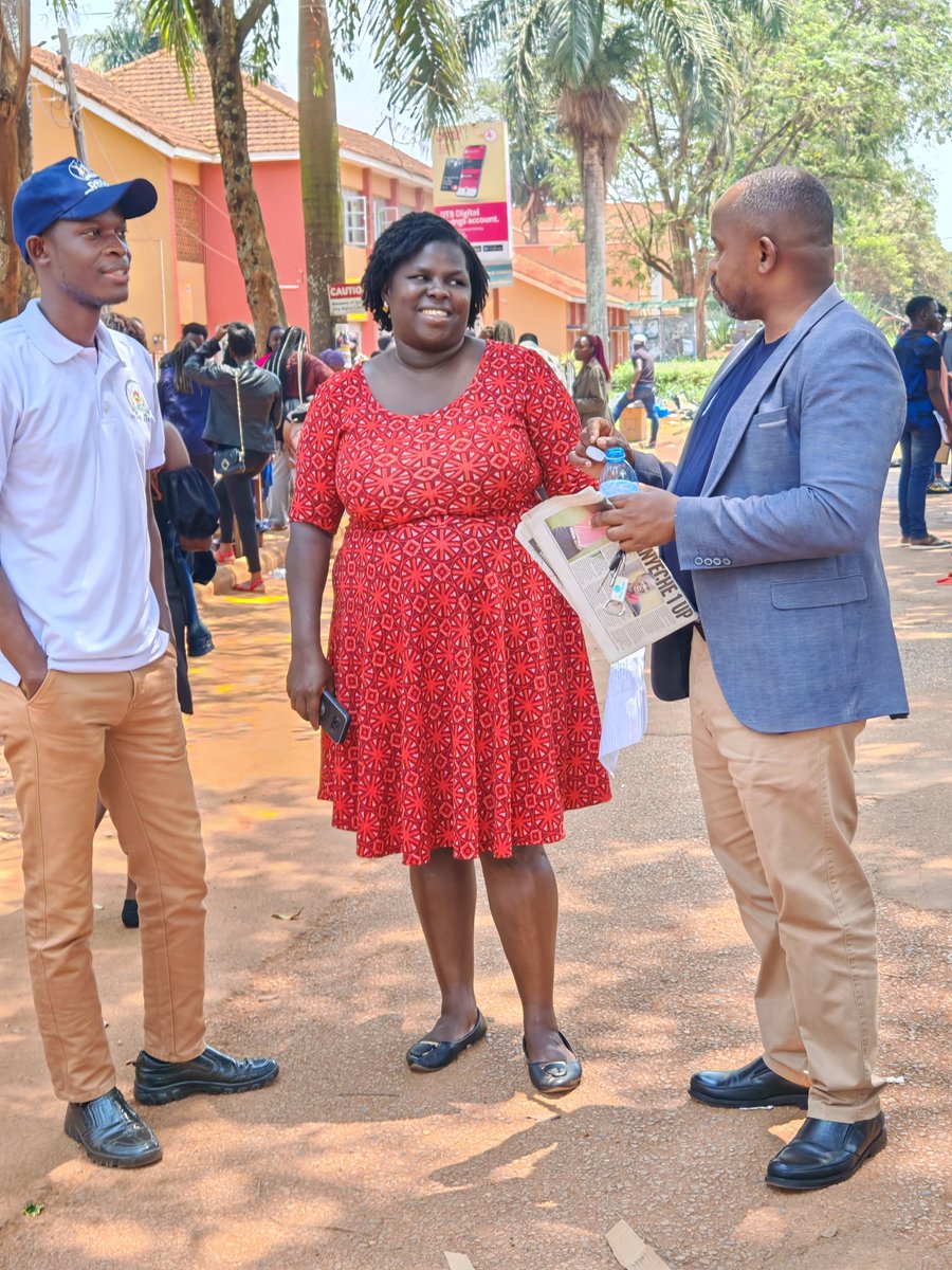 WalulumbaSamuel's tweet photo. At @OfficialMubs we teach &amp; mentor our students to start and run businesses as they pursue their studies. They don't have to graduate first &amp; then start businesses, NO!
We're passionate at what we do. These are 1st yr students during our Friday market. Thx @DeptMubs &amp; @MUBS_PSBM https://t.co/hdIniRr4PN