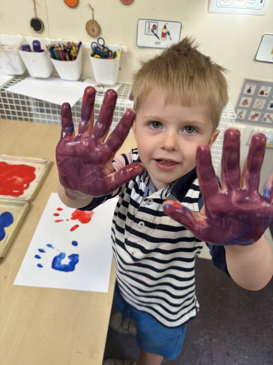 Dunbar Primary Nursery (@dunbarnursery) on Twitter photo We have been experimenting with colour mixing by using our hands to mix the paint together. <a href="/DunbarPrimary/">Dunbar Primary</a> #shareourlearning #colours #colourmixing #EARLYYEARS #expressivearts #Happiness #art We have been experimenting with colour mixing by using our hands to mix the paint together. <a href="/DunbarPrimary/">Dunbar Primary</a> #shareourlearning #colours #colourmixing #EARLYYEARS #expressivearts #Happiness #art