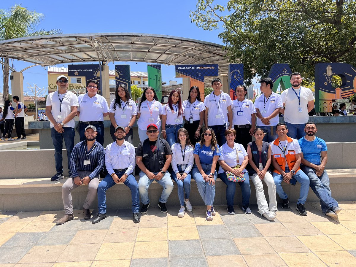 IraydisV's tweet photo. Desde @ACNUR_es 🇬🇹promovemos espacios de convivencia comunitaria para socializar información clave sobre los servicios que ofrecemos. Jóvenes líderes son quienes impulsan estas actividades a nivel local para el empoderamiento de grupos💙 https://t.co/Ia0OQnE4Kx