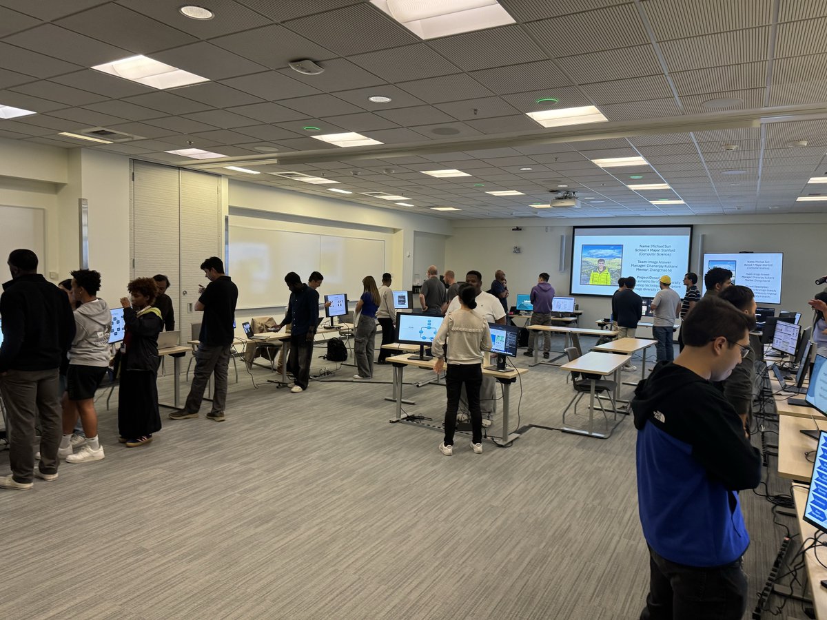 MSBing_Dev's tweet image. We had a great time at our final intern showcase of the summer this week, where interns presented the projects they've been working on. Kudos to all our interns and thank you for your hard work! #MicrosoftLife #MicrosoftIntern