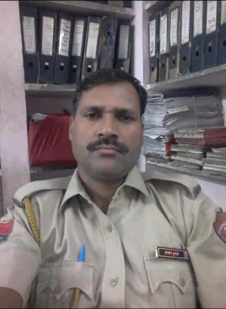 जयपुर में हेड कांस्टेबल बाबूलाल बैरवा की उच्च अधिकारियों द्वारा जातीय प्रताड़ना से हुई आत्महत्या पर राजस्थान के डिप्टी सीएम <a href="/DrPremBairwa/">Dr Prem Chand Bairwa</a> पर मृतक के परिवारजन और समाज का गुस्सा फूट पड़ा है। प्रेम ने अपना जमीर बेच दिया है इसलिए वह अभी तक इस घटना पर चुप है। #JusticeForBabuLalBairwa