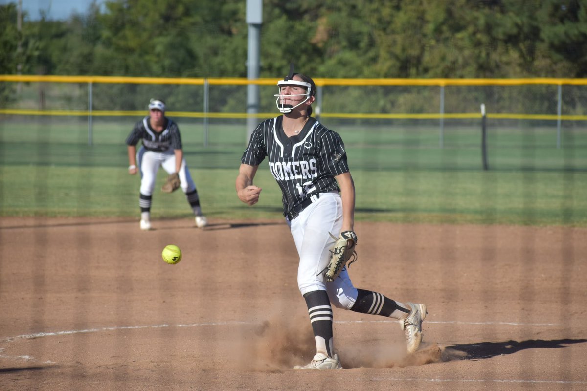 KMills2027's tweet photo. Game day!! We take on Edmond Memorial and Edmond North today at Devon Park OKC!! Game times are 1 and 3! #GoBoom @OCeaglesSB @NWOSU_SB @RacersSoftball @GoShockersSB @SNUSoftball @MeanGreenSB @TulsaSoftball @UNC_BearsSB https://t.co/koI2nh7mE8