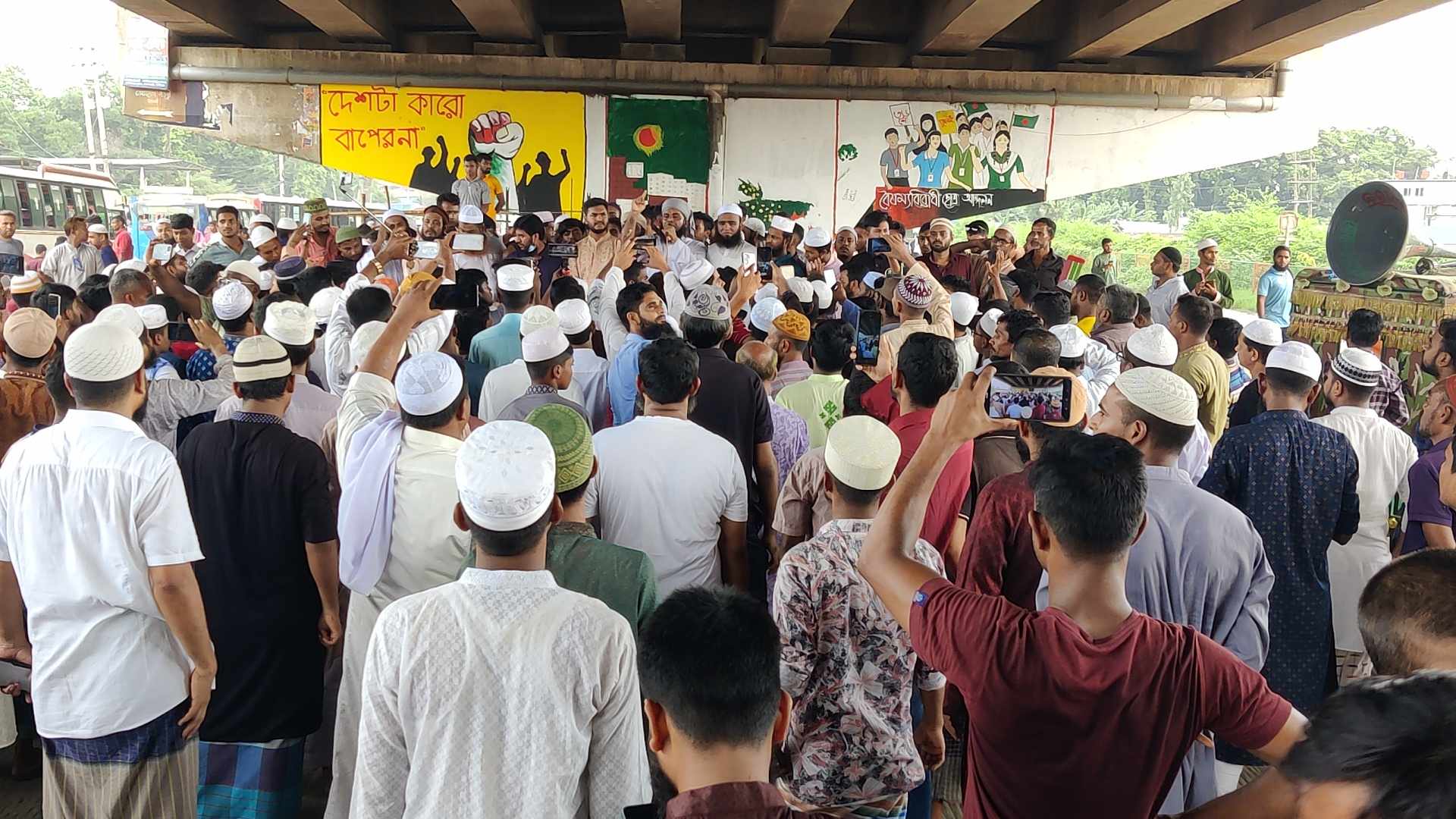 কালিয়াকৈরে বিক্ষোভ ও সমাবেশ করেছে মুসল্লি ও ছাত্রসমাজ