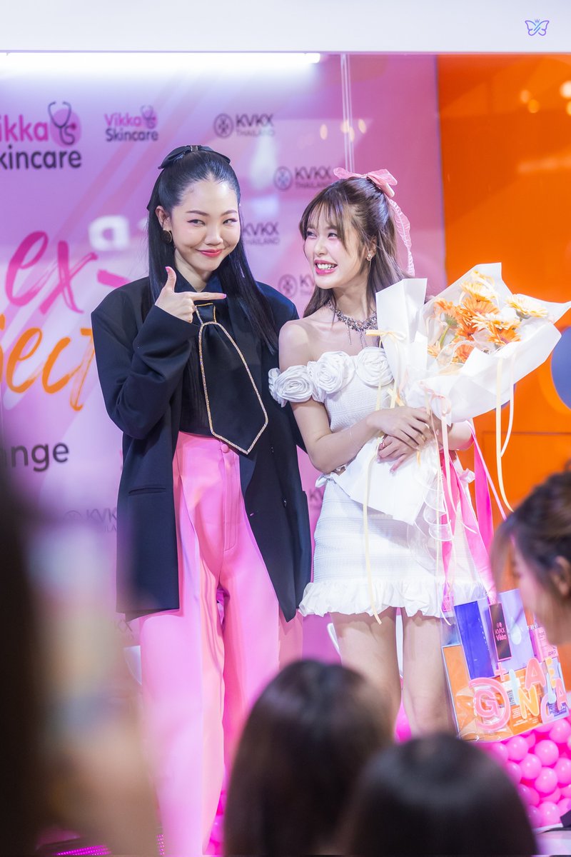GrdkdceUNzyanSi's tweet photo. น้องโมเอ็นดู พิหมอกุ้งมากนะ 5555
#MOBYE #TheExProject #drKoong #DrKoongVikka #vikkaskincare #KVKX https://t.co/JQu06QJyCJ
