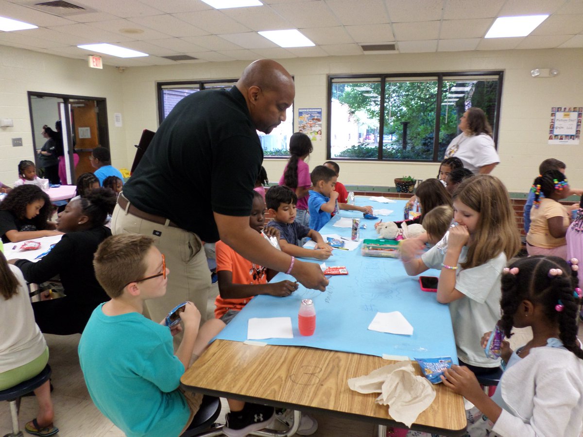 KazarStephanie's tweet photo. During HMES's Title 1 Orientation Night students spent time in the Kid Zone while their parents were visiting classrooms. #HMESGoodtoGreat @HeardMixon
#NewYearNewton20242025 #SpiritPrideExcellence https://t.co/YWLh1tWbwG