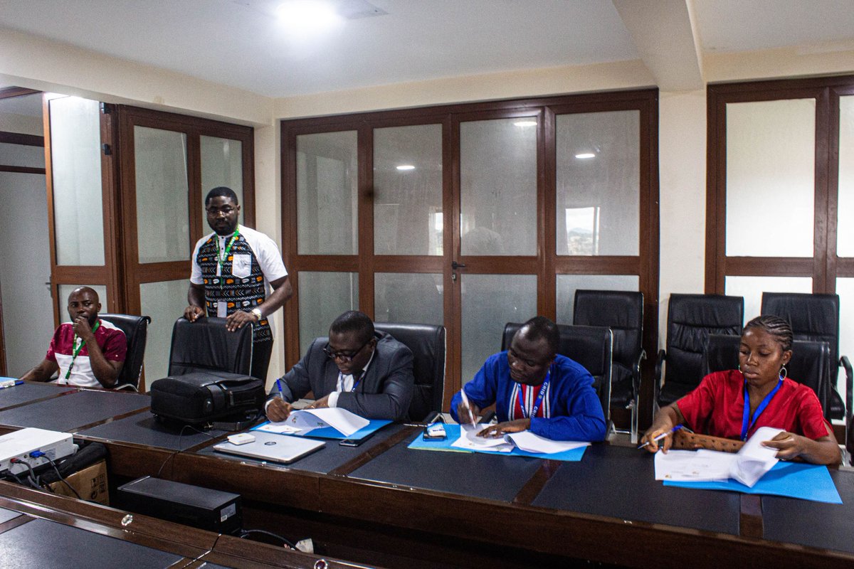 cam_crid's tweet photo. On August 19th 2024, 5 recipients of #ACoMVeC #ORPs signed their one-year grant award contracts. A brief ceremony was organized on the occasion at CRID conference room. Each project will be funded to the amount of $4,000 USD.
@gatesfoundation
@CamerounPnlp
@pamcafrica
@WHO https://t.co/orUR0y79Nd