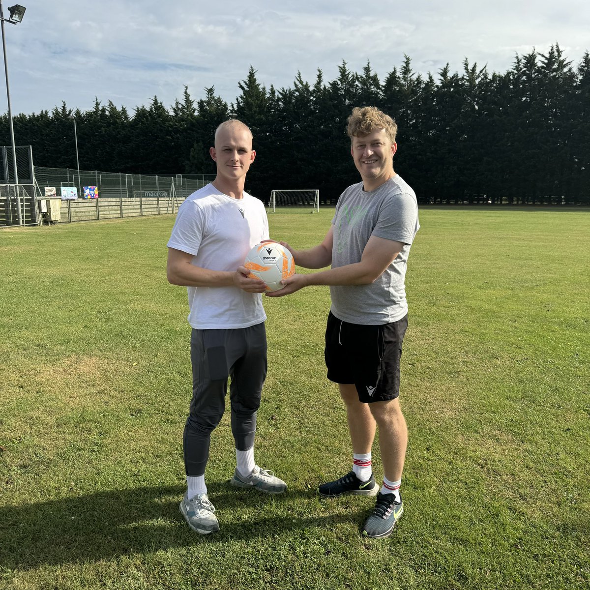 Macron Sports Hub Norwich (@macronnorwich) on Twitter photo โฝ๏ธ | Friday ๐ค Giveaway
This week we have 12 x Taiga XI Training Balls up for grabs ๐ฅ
(As modelled by our ball expert <a href="/fionngw/">Fionn Goodwin-Wright</a> & his apprentice <a href="/iamreubenlane/">Reuben Lane</a>)
Simply Like, Retweet & make sure youโre following ๐ซก
Winner drawn next Friday!
#Macron #BePartOfTheTeam โฝ๏ธ | Friday ๐ค Giveaway
This week we have 12 x Taiga XI Training Balls up for grabs ๐ฅ
(As modelled by our ball expert <a href="/fionngw/">Fionn Goodwin-Wright</a> & his apprentice <a href="/iamreubenlane/">Reuben Lane</a>)
Simply Like, Retweet & make sure youโre following ๐ซก
Winner drawn next Friday!
#Macron #BePartOfTheTeam