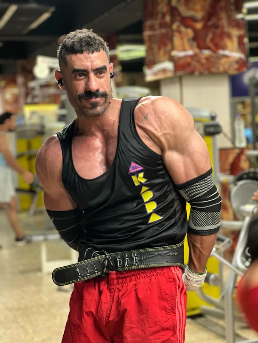 ما دام الموت مأكد لا تعش حياتك جبان 🙂