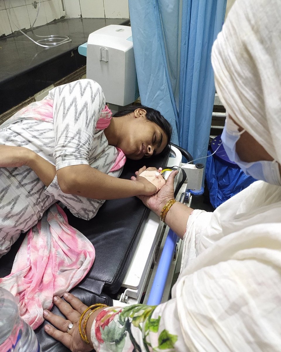GhazalSaikh's tweet photo. @yogitabhayana Main bhi ek doctor hun, or pichle 2 saal se Nangloi thane me complaint de rhi hun, koi nahi sun raha, ACP JAIPAL SINGH BHAMBHORIYA khud apradhi ka shield bna hua,
Police wale apradhi ke sath milkr mujhe or meri family ko preshan kr rahe, lekin rapist ko koi saza nhi...😭 https://t.co/dTafKYaqAd