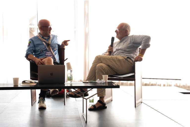 “In questa società competitiva, non puntate a essere i primi, ma siate autentici e originali”, il messaggio di Ernesto Maria Ruffini, direttore dell’<a href="/Agenzia_Entrate/">Agenzia Entrate</a>, ai capi scout durante le tavole rotonde alla #RN24.

L'articolo 👇
rn24.agesci.it/siate-autentic…