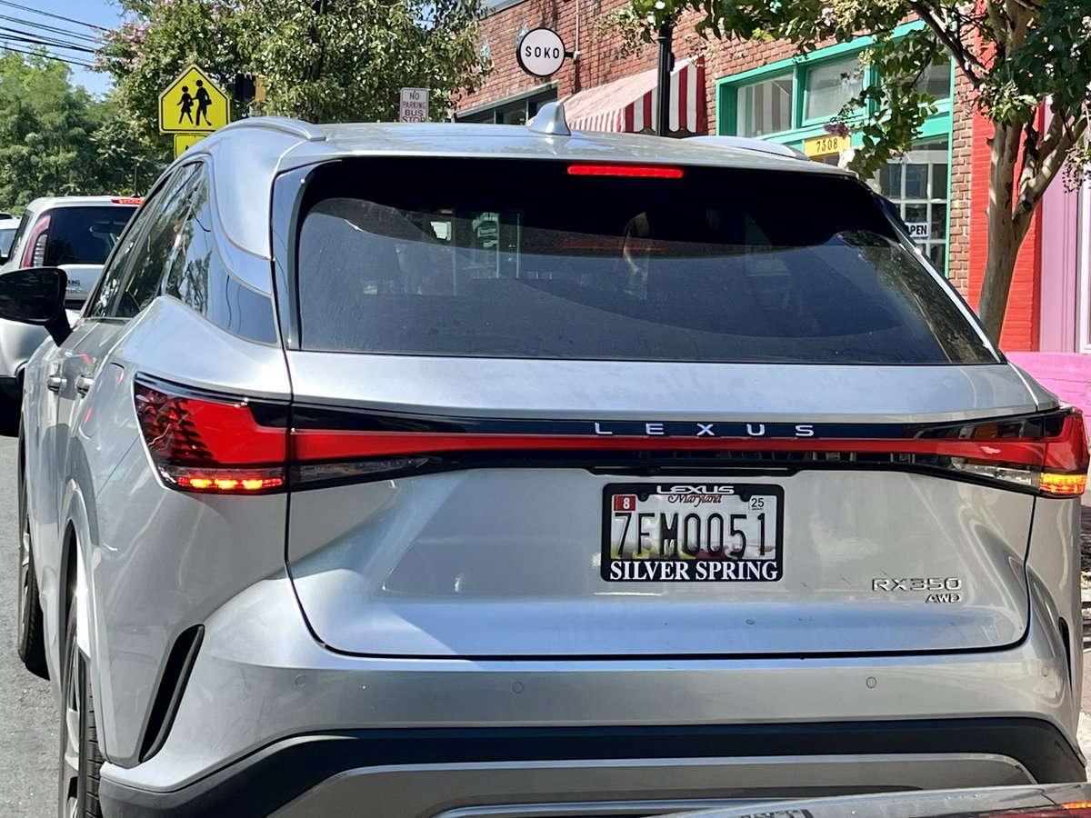 Hey Takoma Park community: 🚙 Know this unsafe driver? Sped past me, on residential Carroll Ave heading towards @MainStTakoma, passing into oncoming traffic. No cares for pediatricians or others. ~11:45am today
<a href="/TakomaParkMD/">TakomaParkMD</a> <a href="/TakomaParkPD/">Takoma Park Police</a> #BADdriver