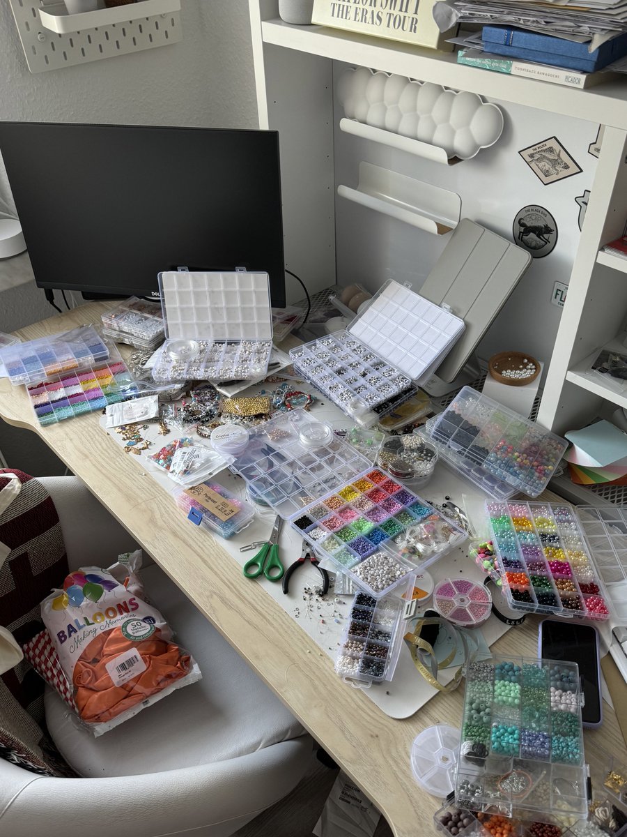 laura ☆ tweet media