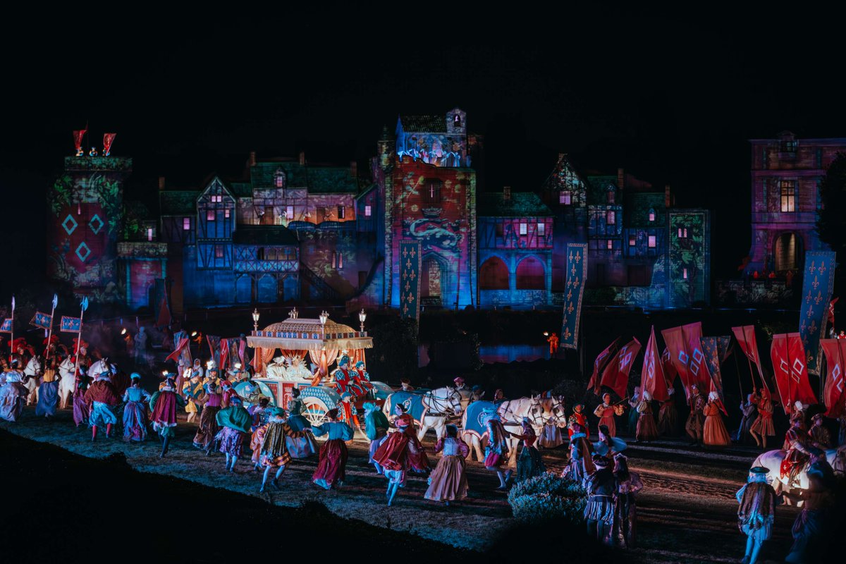 🇬🇧 🎆 "Sir, here's your surprise!" 

🎭According to local tradition, King François Ier stopped at Puy du Fou on his way back from his wedding in Bayonne !

©ApollineCornuet
#PuyduFou #PuyduFou2024 #Cinéscénie #Venise
