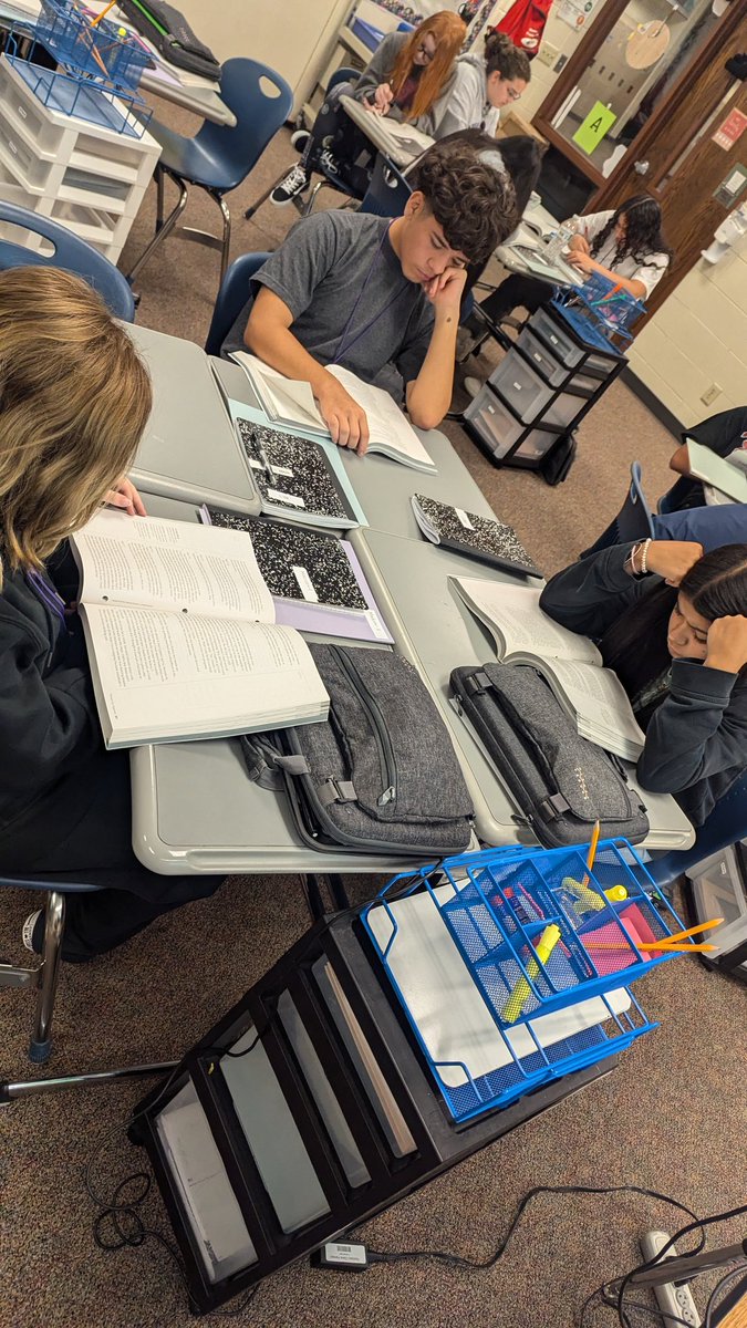 KeoLeiser's tweet photo. Loving my kiddos this year! Diving deep into multiple intelligences and they're learning more about themselves along the way. @WalnutMiddle #readingrocks #8thgrade https://t.co/gKcfKq35LQ