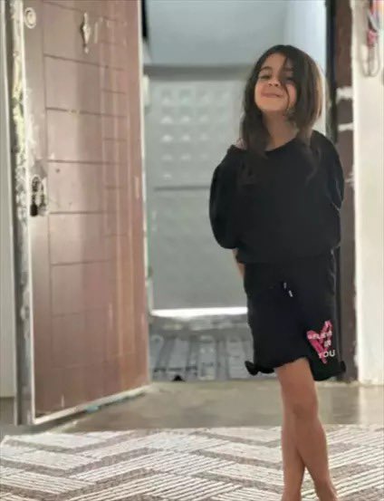 serrabucak's tweet photo. Bağlar ilçemize bağlı Tavşantepe Mahallesinde ikamet eden 8 yaşındaki Narin Güran’dan 21 Ağustos Çarşamba günü saat 15.30’dan bu yana haber alınamıyor. İtfaiye ve Afet İşleri Daire Başkanlığımıza bağlı ekiplerin de 3 gündür katıldığı arama çalışmalarında maalesef şu ana kadar herhangi bir ize rastlanılmadı. Dilerim ve umarım Narin bir an önce ve sağ selamet ailesine kavuşur