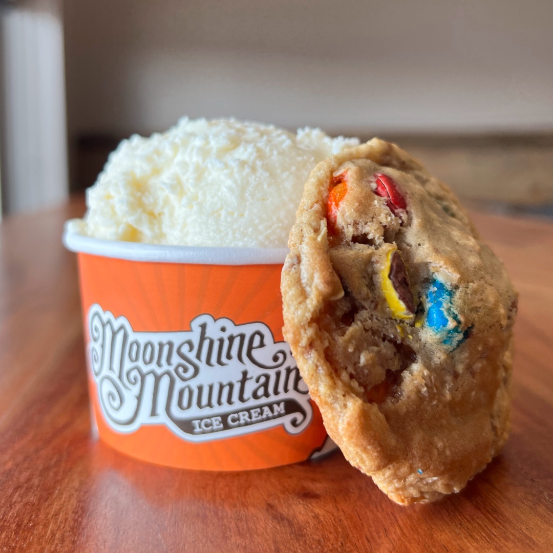 mmccknoxville's tweet photo. The only Friday after-school treat should be cookies & ice cream! 🍪🍦 Come see us and start your weekend off right! 🎉
#SweetTreats #FridayVibes #CookiesAndIceCream #moonshinemountaincookies #moonshinecookies #cookies #knoxvillefood #bestcookiesintheworld #cookies #icecream ... https://t.co/C66987i8vg