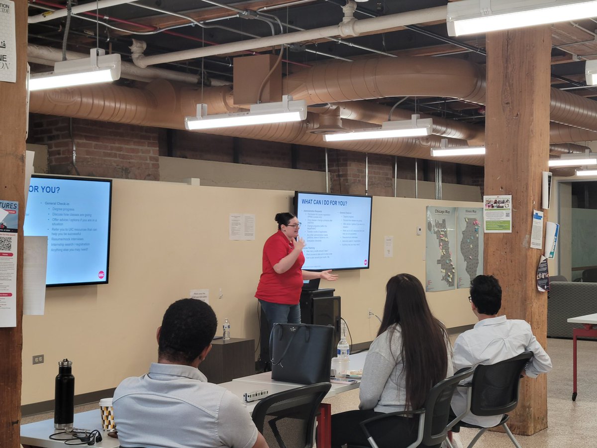 We’re looking forward to welcoming students back for classes next week, including all our new MPA, MPP, &amp; MSCA students! New students are getting oriented today in <a href="/UICCUPPA/">UIC CUPPA</a> with our fabulous advisor Megan Daly!