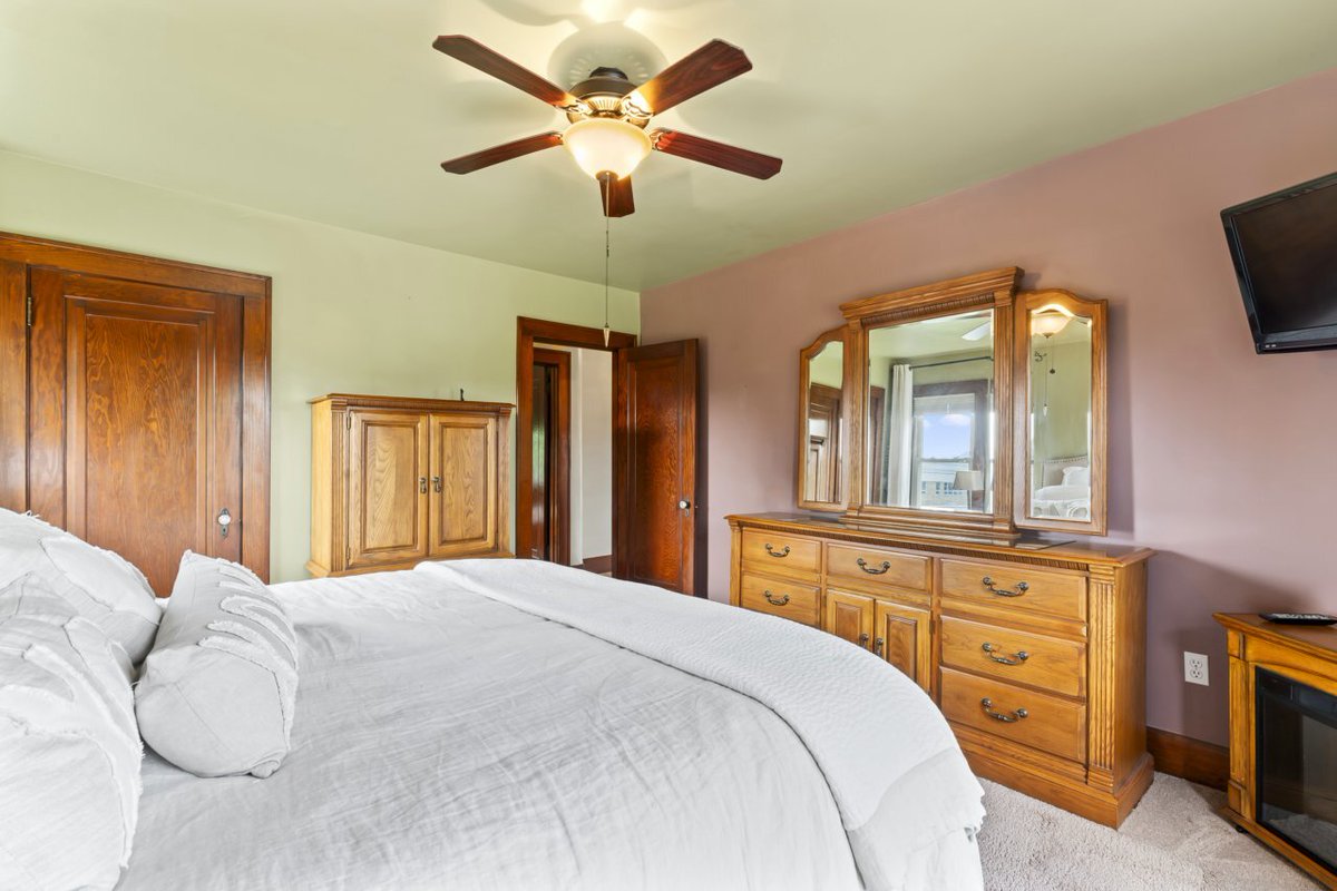 hommati227's tweet photo. 🏡😍 Amazing opportunity in this classic and stately all brick home combining old world charm and high end upgrades throughout!📍649 Shenango Rd, Beaver Falls, PA 15010
View at: https://t.co/NmyN0KNBVW

Listed by: Frank Stefura
📸 by: @Hommati227

#newlisting #newlistingalert... https://t.co/xEzD15H9kp